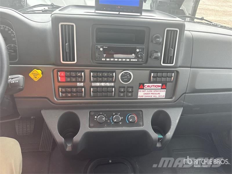 Freightliner M2 106 4000 gal 6x4 Water Truck Tovornjaki za vodo
