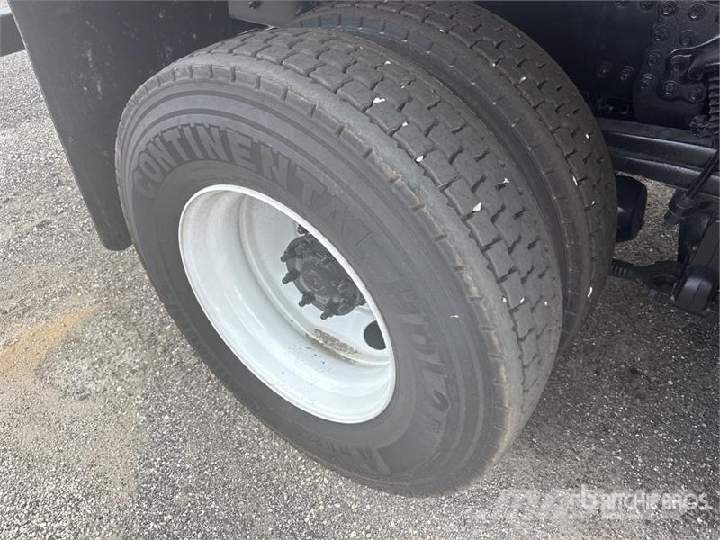 Freightliner M2 106 4000 gal 6x4 Water Truck Tovornjaki za vodo