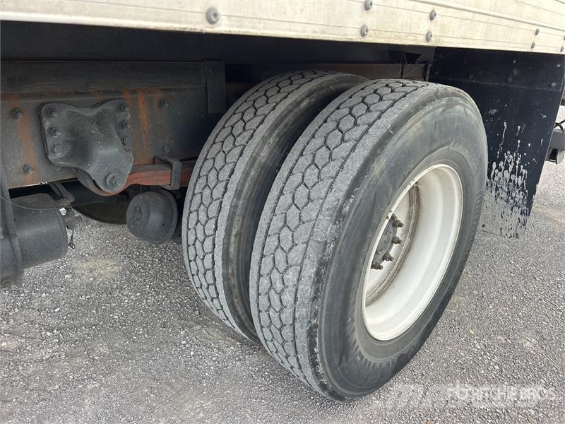 Freightliner M2 106 4x2 Van Truck Sanduk kamioni