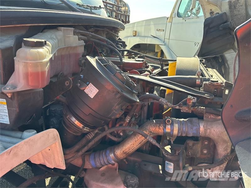 Freightliner M2 106 4x2 Van Truck (Inoperable) Box trucks