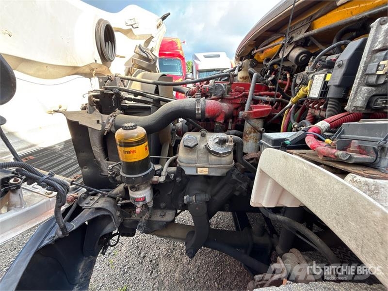Freightliner M2 106 4x2 Van Truck (Inoperable) 貨箱式卡車