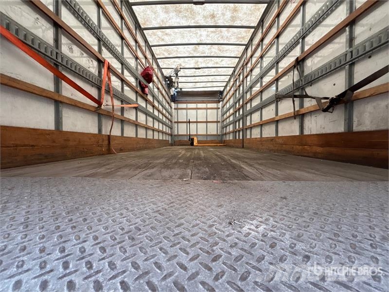Freightliner M2 106 4x2 Van Truck شاحنات ذات هيكل صندوقي