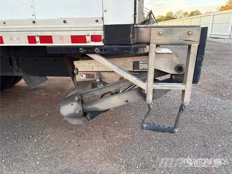 Freightliner M2 106 4x2 Van Truck Furgons