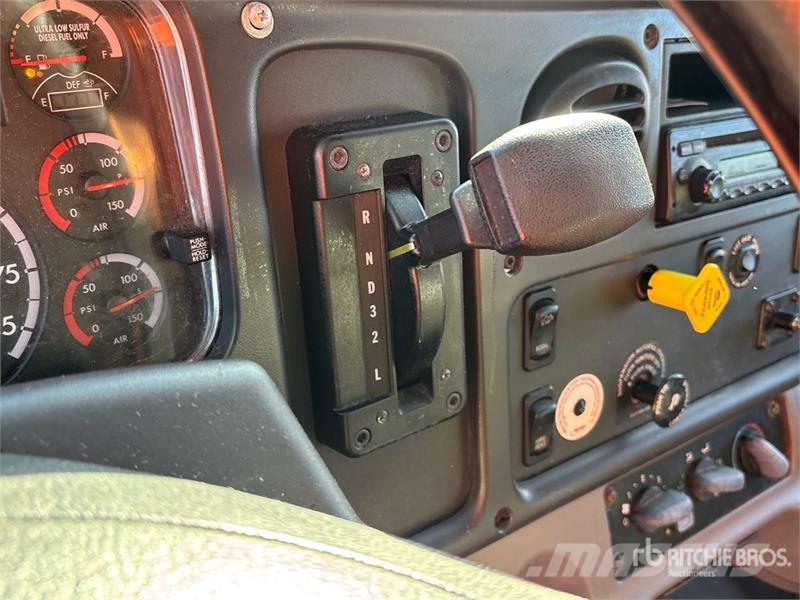 Freightliner M2 106 4x2 Van Truck Furgons