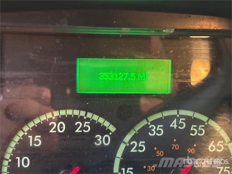 Freightliner M2 106 4x2 Van Truck Furgons