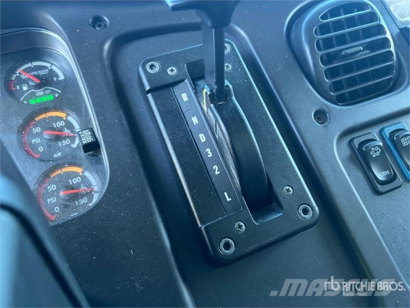 Freightliner M2 106 4x2 Van Truck Box trucks