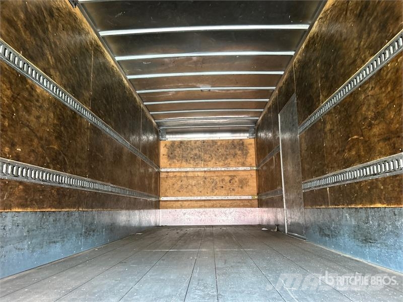 Freightliner M2 106 4x2 Van Truck Camiones con caja de remolque