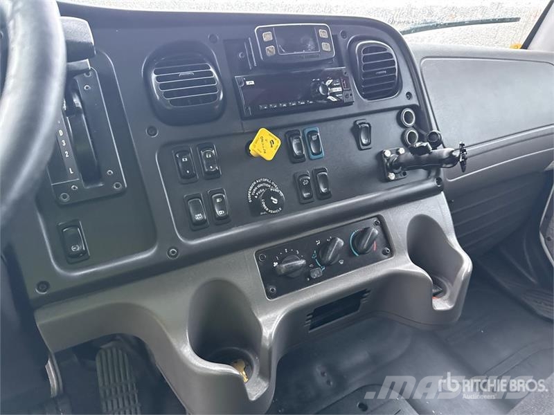 Freightliner M2 106 4x2 Moving Van Truck Φορτηγά Κόφα