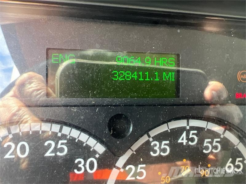 Freightliner M2 106 4x2 Van Truck شاحنات ذات هيكل صندوقي