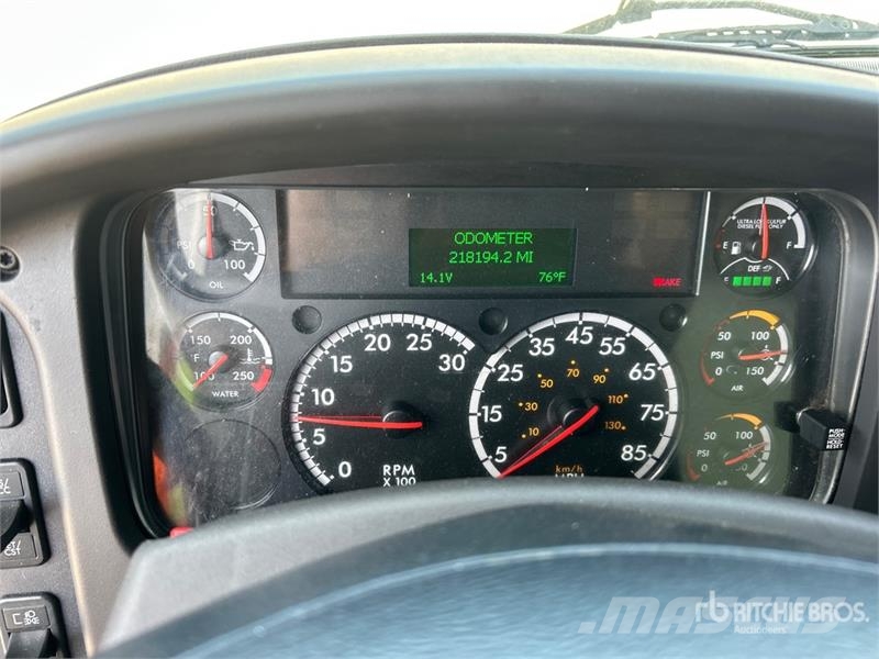 Freightliner M2 106 4x2 Van Truck Camiones con caja de remolque