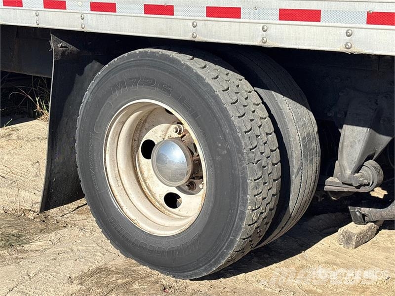 Freightliner M2 106 4x2 Van Truck Camiones con caja de remolque