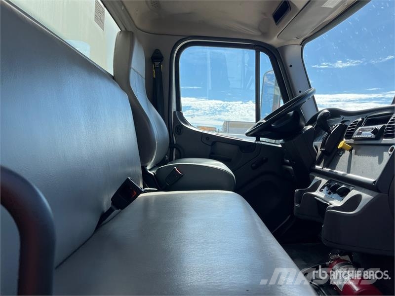 Freightliner M2 106 4x2 Van Truck Furgons