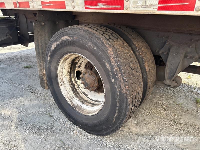 Freightliner M2 106 4x2 Van Truck Dobozos teherautók