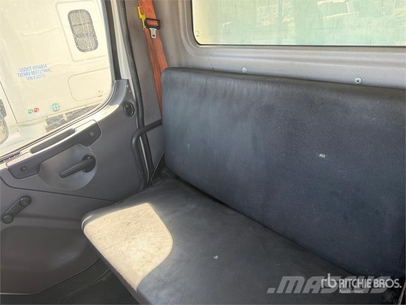 Freightliner M2 106 4x2 Van Truck Sanduk kamioni