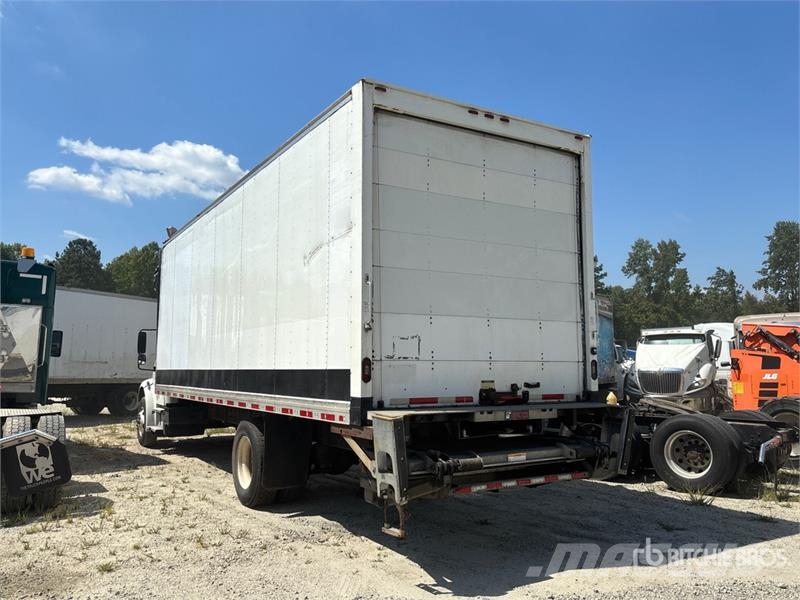 Freightliner M2 106 4x2 Van Truck Dobozos teherautók