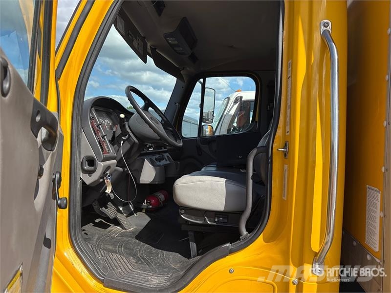 Freightliner M2 106 4x2 Van Truck ボックスボディー、ウイング、箱車