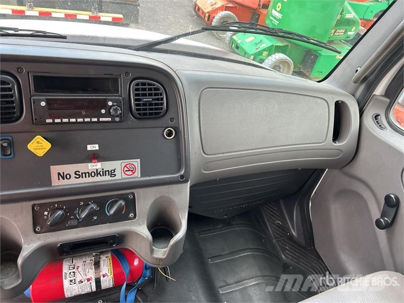 Freightliner M2 106 4x2 Van Truck Sanduk kamioni