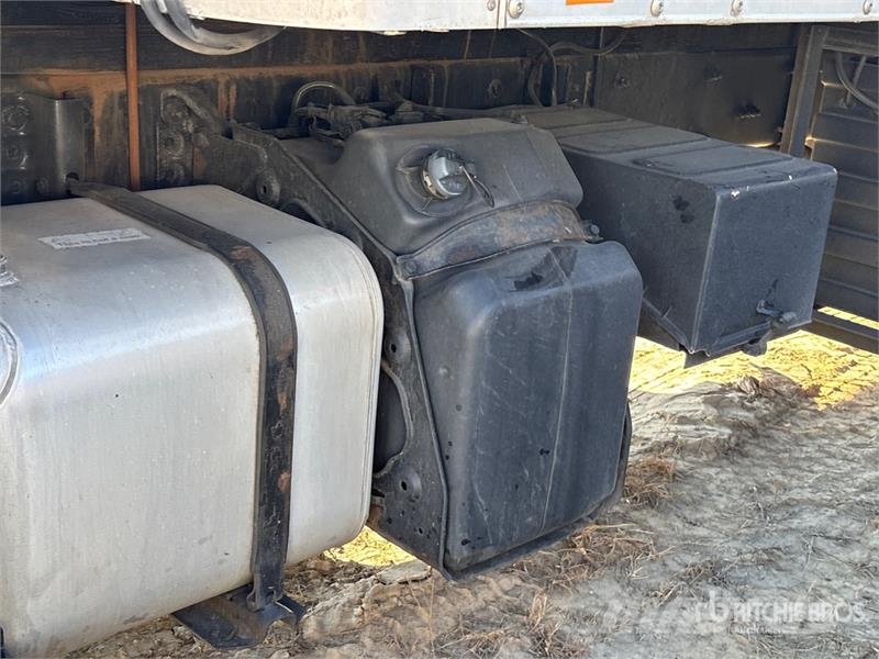 Freightliner M2 106 4x2 Van Truck Camiones con caja de remolque