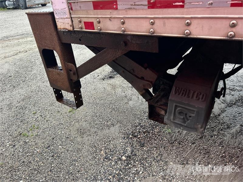 Freightliner M2 106 4x2 Van Truck شاحنات ذات هيكل صندوقي
