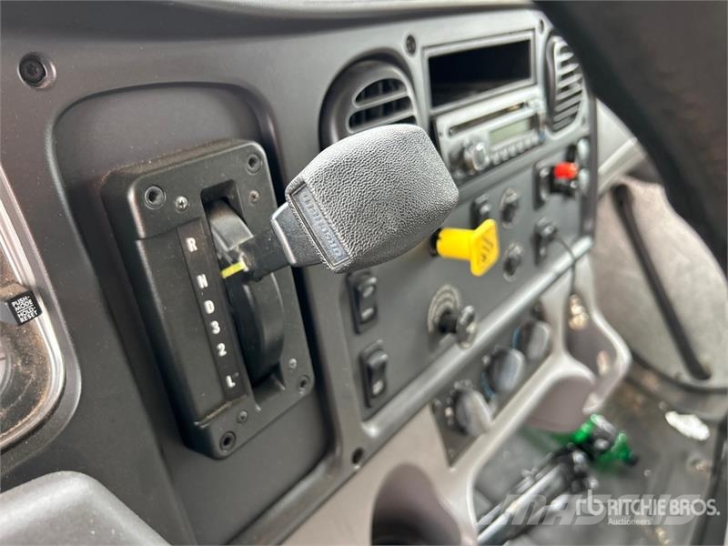 Freightliner M2 106 4x2 Van Truck Kastenaufbau