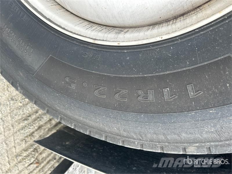 Freightliner M2 106 4x2 Van Truck Фургони