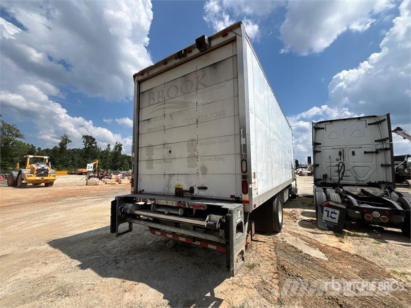 Freightliner M2 106 4x2 Van Truck شاحنات ذات هيكل صندوقي