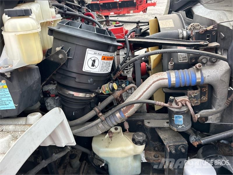 Freightliner M2 106 4x2 Van Truck شاحنات ذات هيكل صندوقي