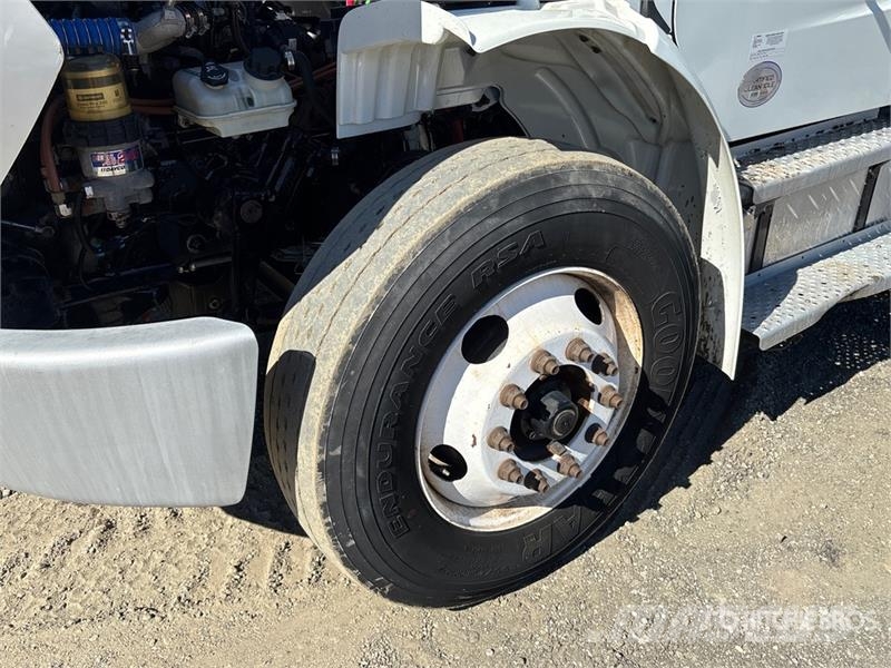 Freightliner M2 106 4x2 Van Truck Camion cassonati