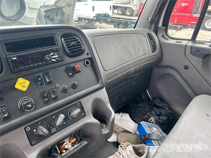 Freightliner M2 106 4x2 Van Truck Sanduk kamioni