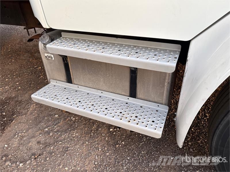 Freightliner M2 106 4x2 Van Truck Furgons