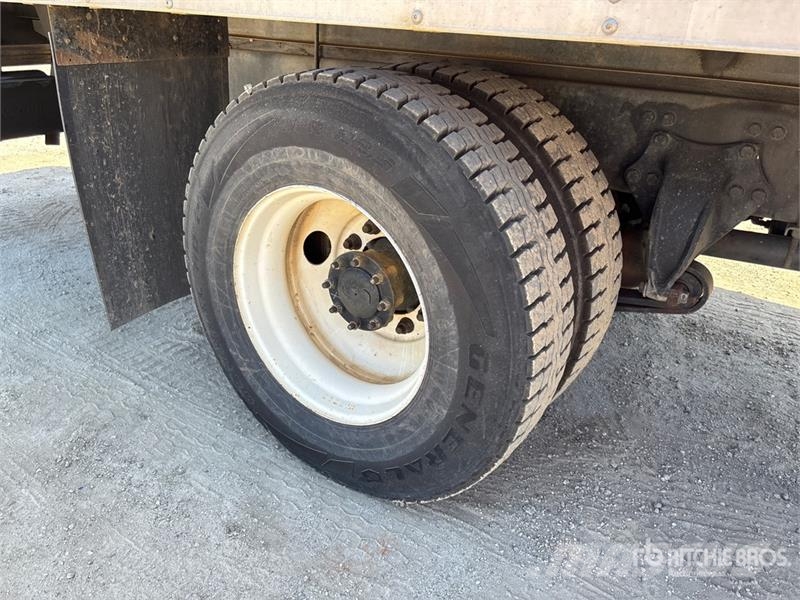 Freightliner M2 106 4x2 Van Truck Грузовики-Фургоны