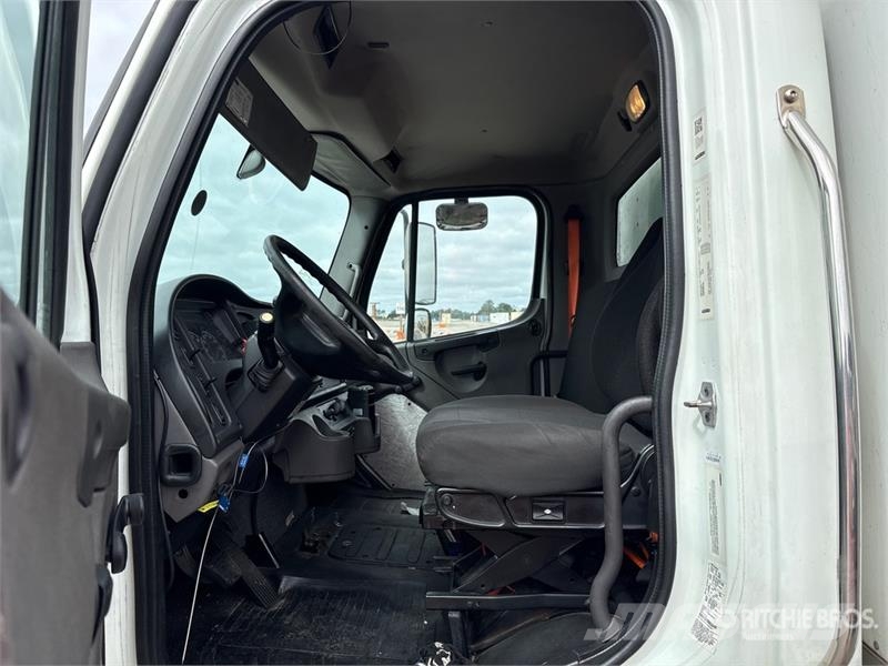 Freightliner M2 106 4x2 Van Truck (Inoperable) Furgons