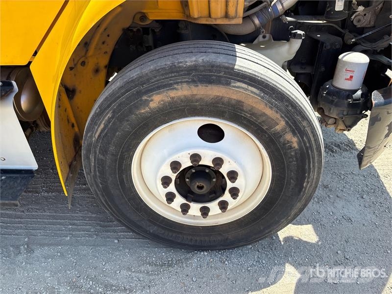 Freightliner M2 106 4x2 Van Truck Грузовики-Фургоны