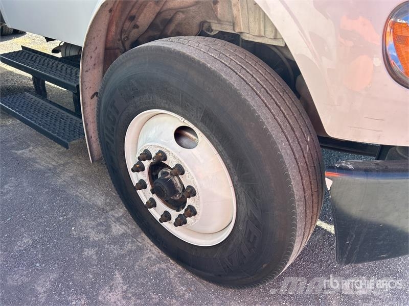 Freightliner M2 106 4x2 Van Truck (Inoperable) Fast kasse