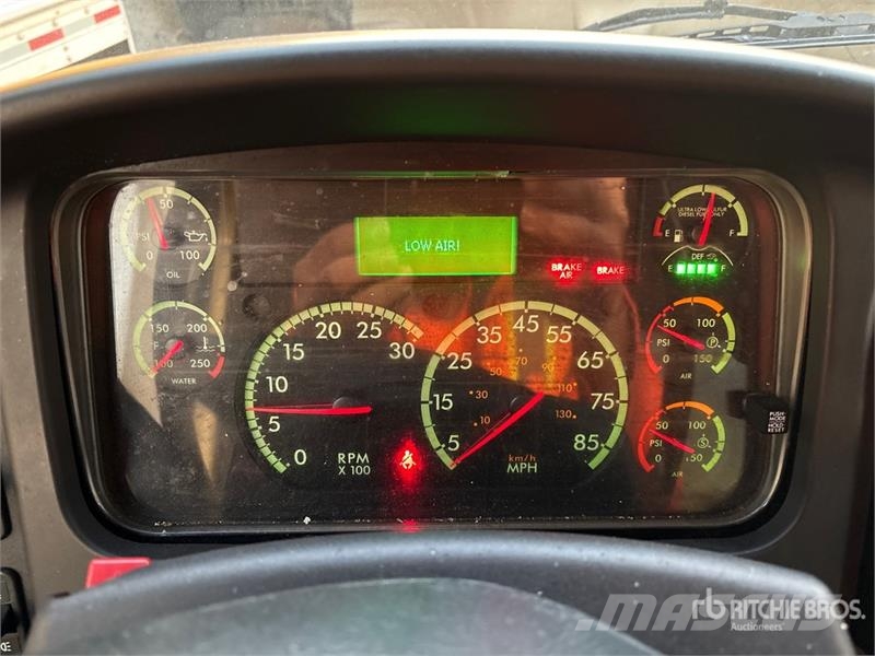 Freightliner M2 106 4x2 Van Truck Furgons