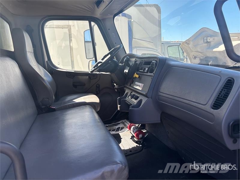 Freightliner M2 106 4x2 Van Truck Camiões de caixa fechada