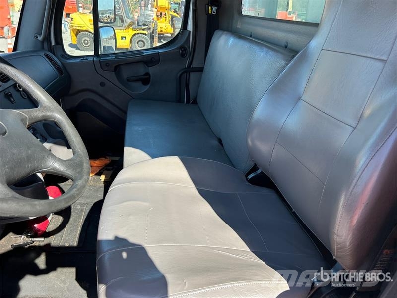 Freightliner M2 106 4x2 Moving Van Truck Fast kasse