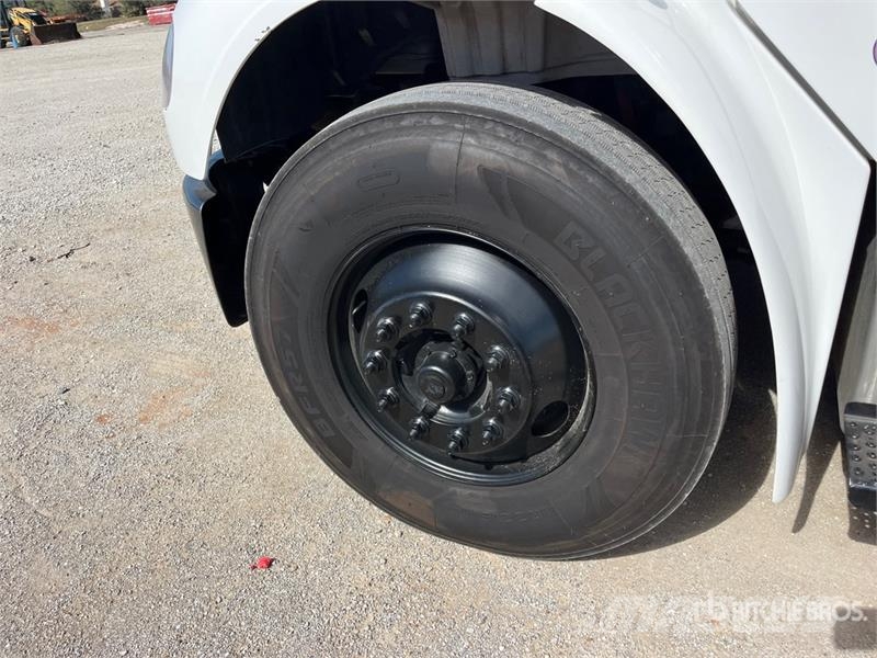 Freightliner M2 106 4x2 Van Truck Furgons