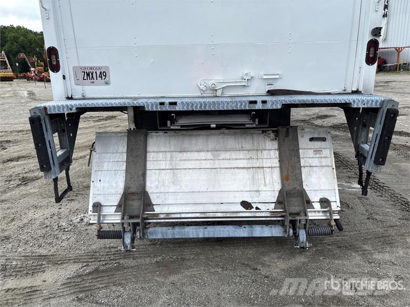 Freightliner M2 106 4x2 Van Truck Грузовики-Фургоны