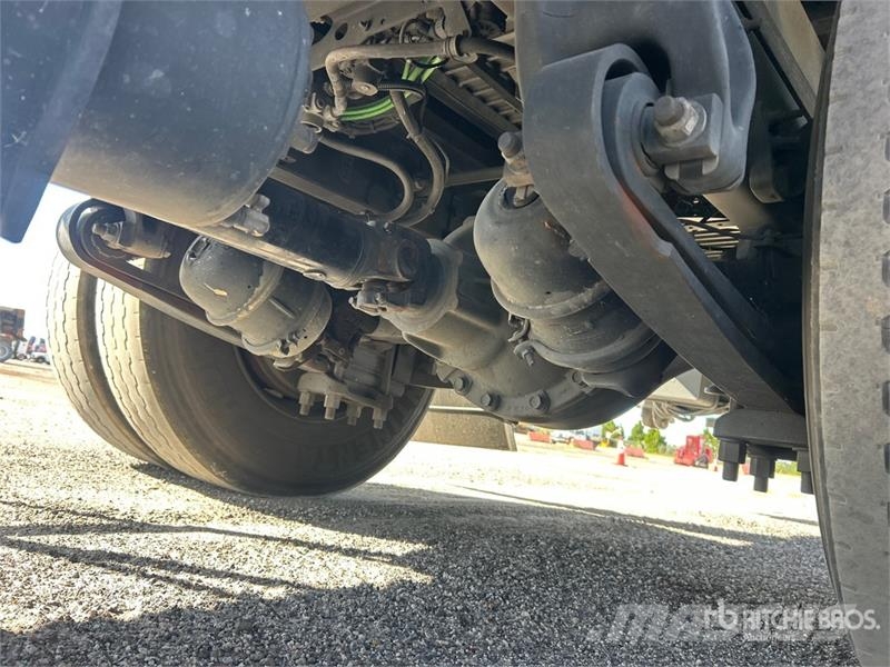 Freightliner M2 106 4x2 Van Truck Samochody ciężarowe ze skrzynią zamkniętą