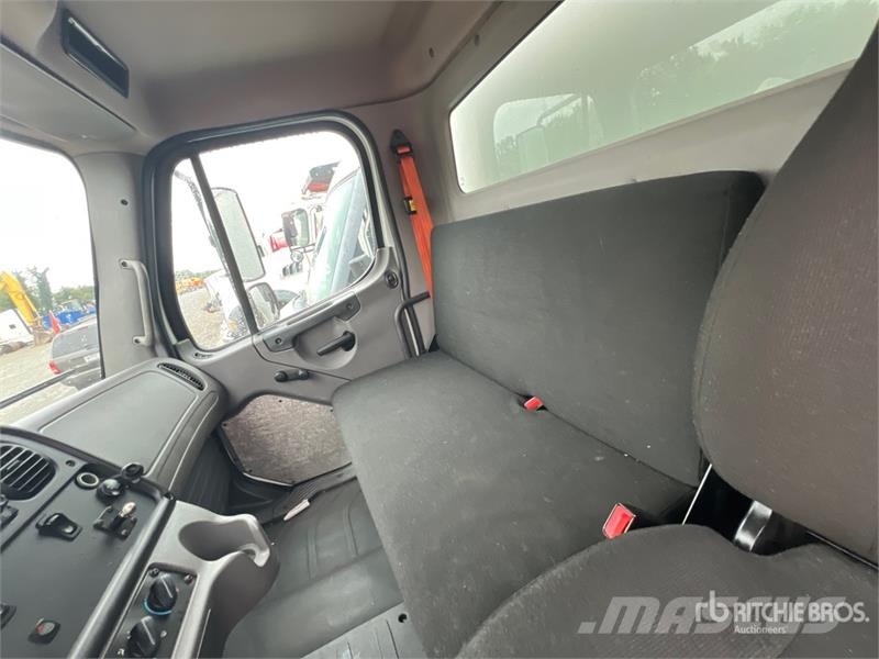 Freightliner M2 106 4x2 Van Truck Box body trucks