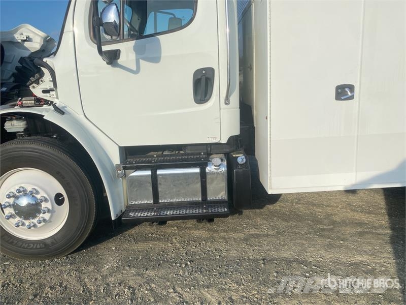 Freightliner M2 106 4x2 Service Truck Комбинированные дорожные машины