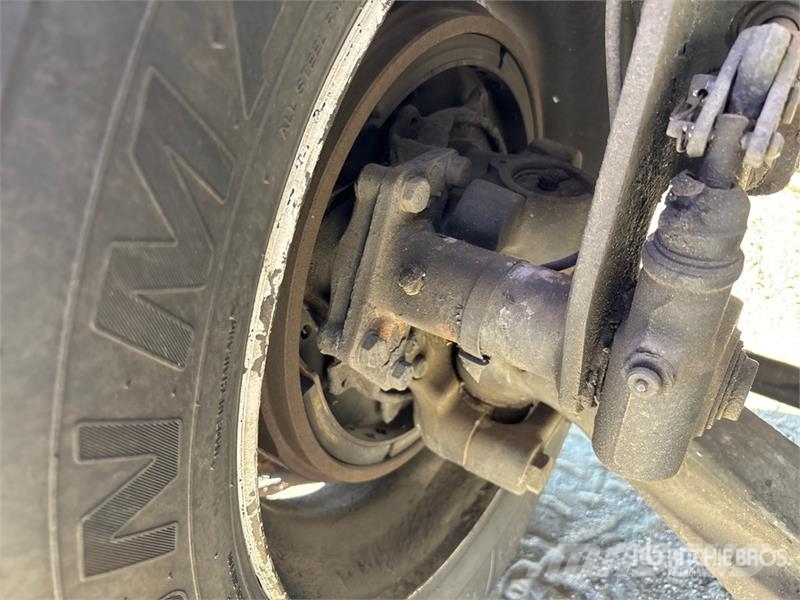 Freightliner M2 106 4x2 Van Truck Camiones con caja de remolque