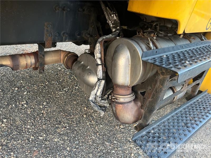 Freightliner M2 106 4x2 Van Truck شاحنات ذات هيكل صندوقي