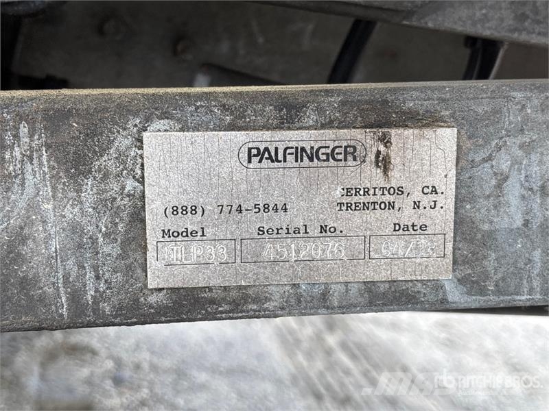 Freightliner M2 106 4x2 Van Truck Грузовики-Фургоны