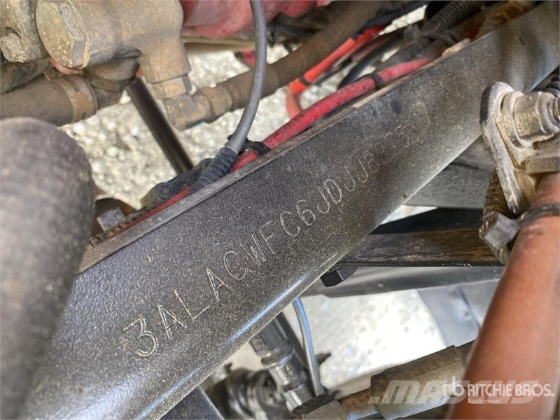 Freightliner M2 106 4x2 Service Truck Комбинированные дорожные машины