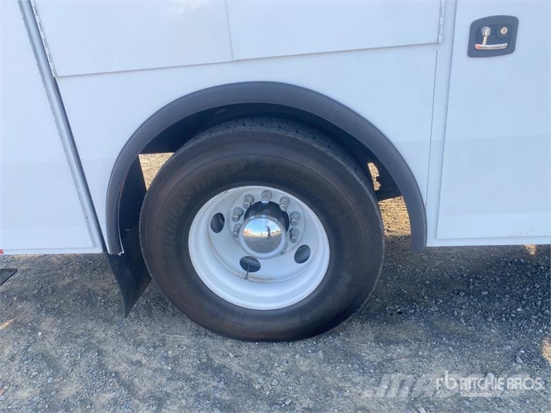Freightliner M2 106 4x2 Service Truck Комбинированные дорожные машины