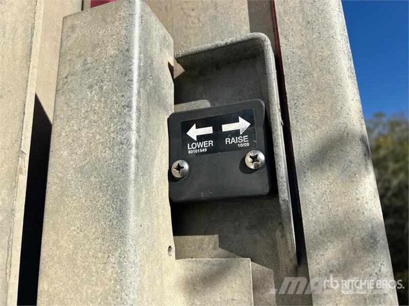 Freightliner M2 106 4x2 Van Truck Фургони
