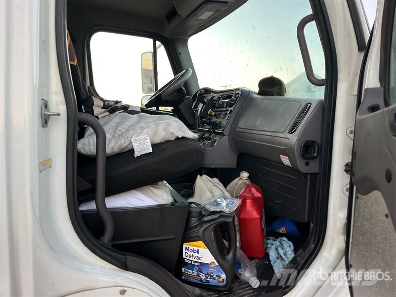 Freightliner M2 106 4x2 Van Truck (Inoperable) Box trucks
