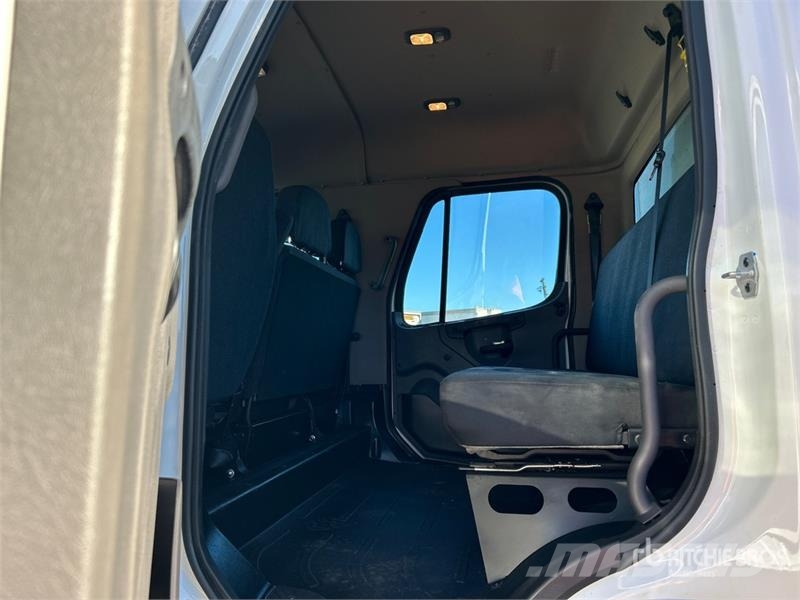 Freightliner M2 106 4x2 Moving Van Truck Furgons